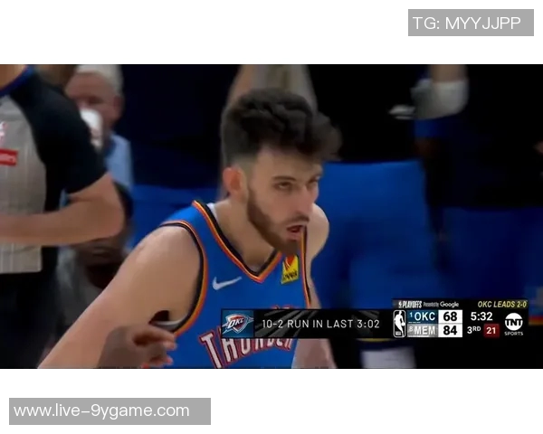 布克追身三分命中却遭裁判无视3加1机会球队分差扩大至20分以上 布克追身三分命中却遭裁判无视3加1机会球队分差扩大至20分以上