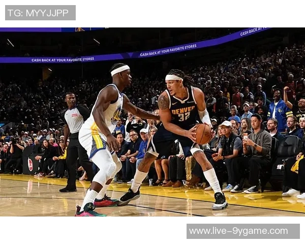 戈登状态火热半场完美表现砍下14分外加3篮板1助攻助力球队奋勇争先