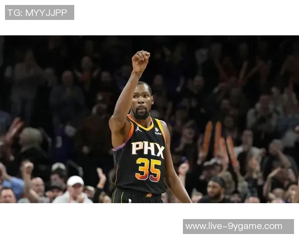 杜兰特谈末节表现强调团队合作与减压的重要性