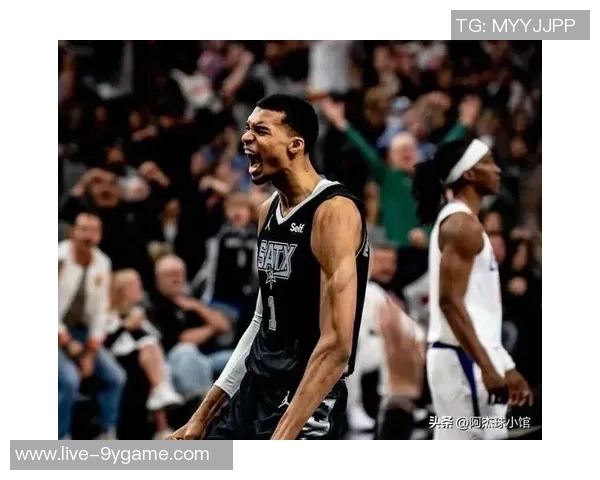 卡斯尔表现出色25分钟内高效砍下16分9助攻仅1次失误助力球队胜利