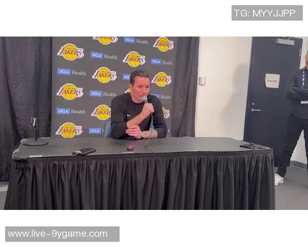 雷迪克透露詹姆斯本周积极参与个人训练提升状态