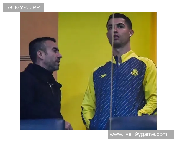 C罗愤怒出局后迅速返回更衣室沙特媒体独家报道比赛心情