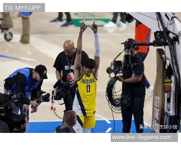 德里克怀特状态回暖却失绝杀三分20投7中贡献18分5篮板7助攻